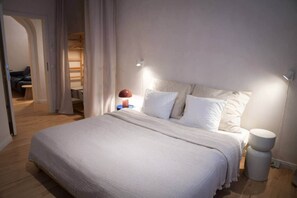2 chambres, coffres-forts dans les chambres, fer et planche à repasser
