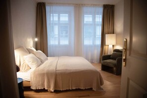 2 bedrooms, in-room safe, iron/ironing board, WiFi - City Center Apartment with Private Terrace (Wien)