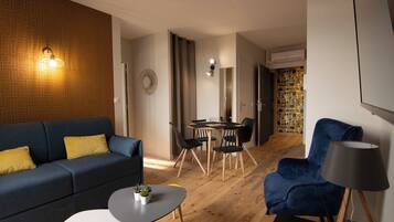 Apartment, 1 Queen-Bett und Schlafsofa, Balkon, Gartenblick | Wohnbereich