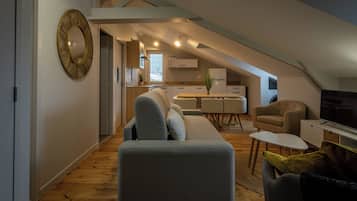 Family Apartment, City View | Living area | 50-cm flat-screen TV with digital channels