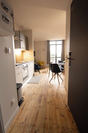 Apartment, 1 Queen Bed with Sofa bed, Balcony, Garden View | Private kitchen | Full-size fridge, microwave, oven, stovetop - RESIDENCE PLAISANCE (Châtel-Guyon)