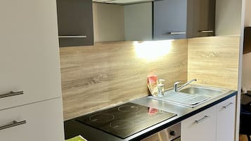 Căn hộ, 1 giường cỡ queen và sofa giường, ban công, quang cảnh vườn | Bếp riêng | Tủ lạnh, lò vi sóng, lò nướng, bếp nấu