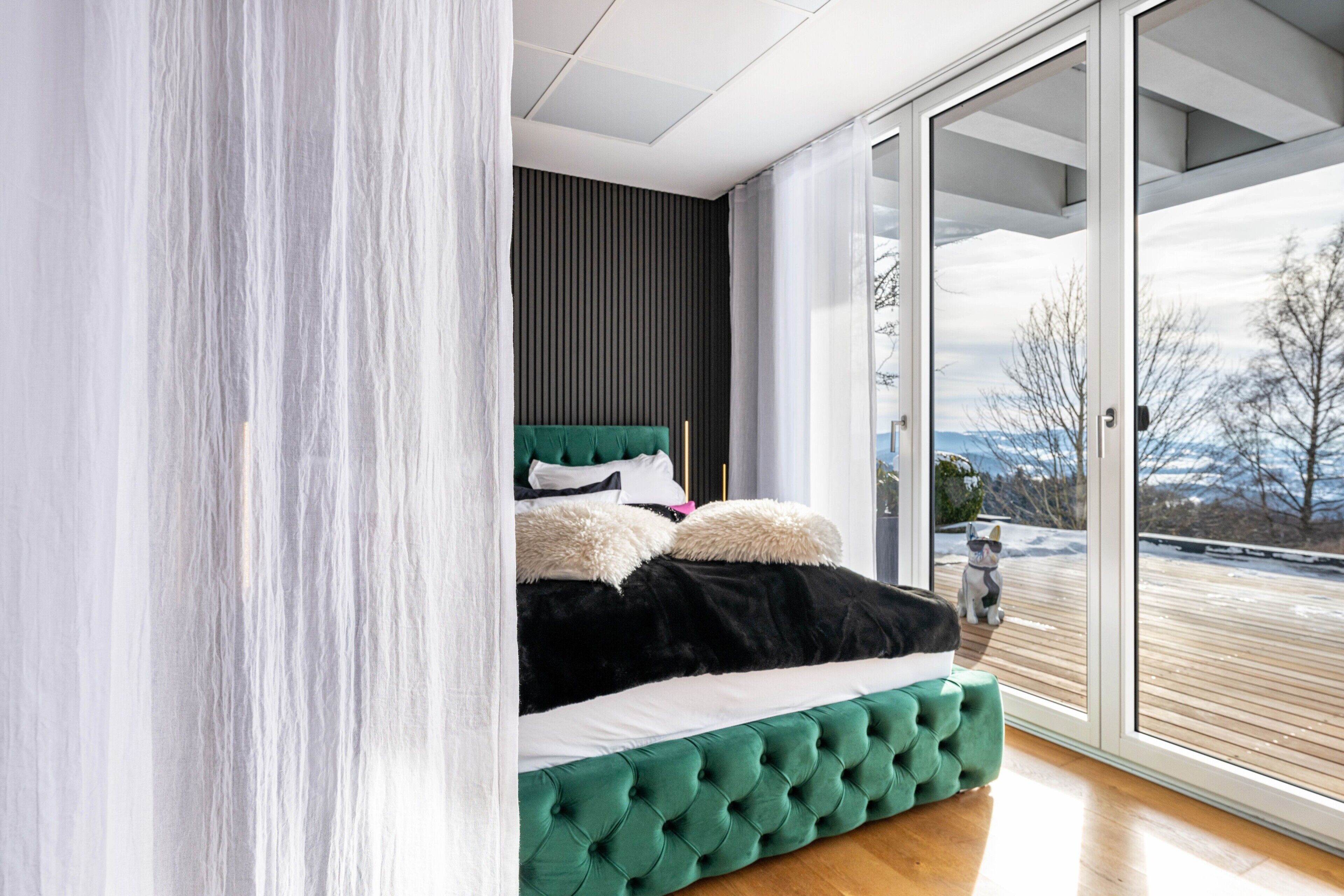 Bureau, fer et planche à repasser, Wi-Fi, draps fournis