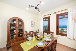 Dining - Villa Ikaros - Four Bedroom Villa, Sleeps 7 (Plaka)