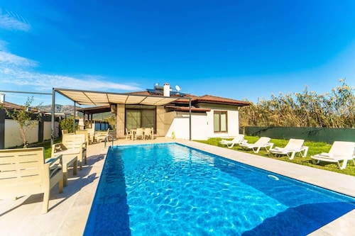 Villa Zara - Three Bedroom Villa, Sleeps 9