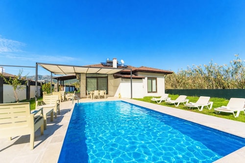 Villa Zara - Three Bedroom Villa, Sleeps 6