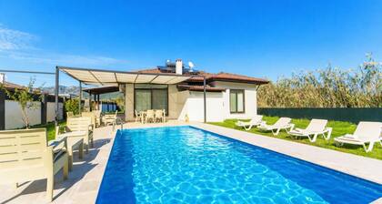 Villa Zara - Three Bedroom Villa, Sleeps 6