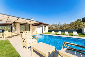 A modern house with a swimming pool, outdoor furniture, and a view of the countryside. - Villa Zara - Three Bedroom Villa, Sleeps 6 (Mergenli)