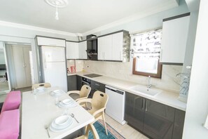 Frigorifero, microonde, forno, lavastoviglie