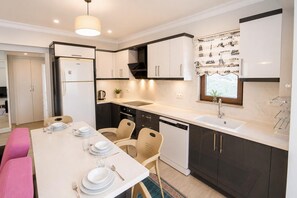 Fridge, oven, dishwasher, coffee/tea maker - Villa Larisa - Two Bedroom Villa, Sleeps 6 (Mergenli)