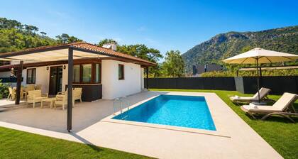 Villa Larisa - Two Bedroom Villa, Sleeps 4