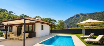 Villa Larisa - Two Bedroom Villa, Sleeps 4