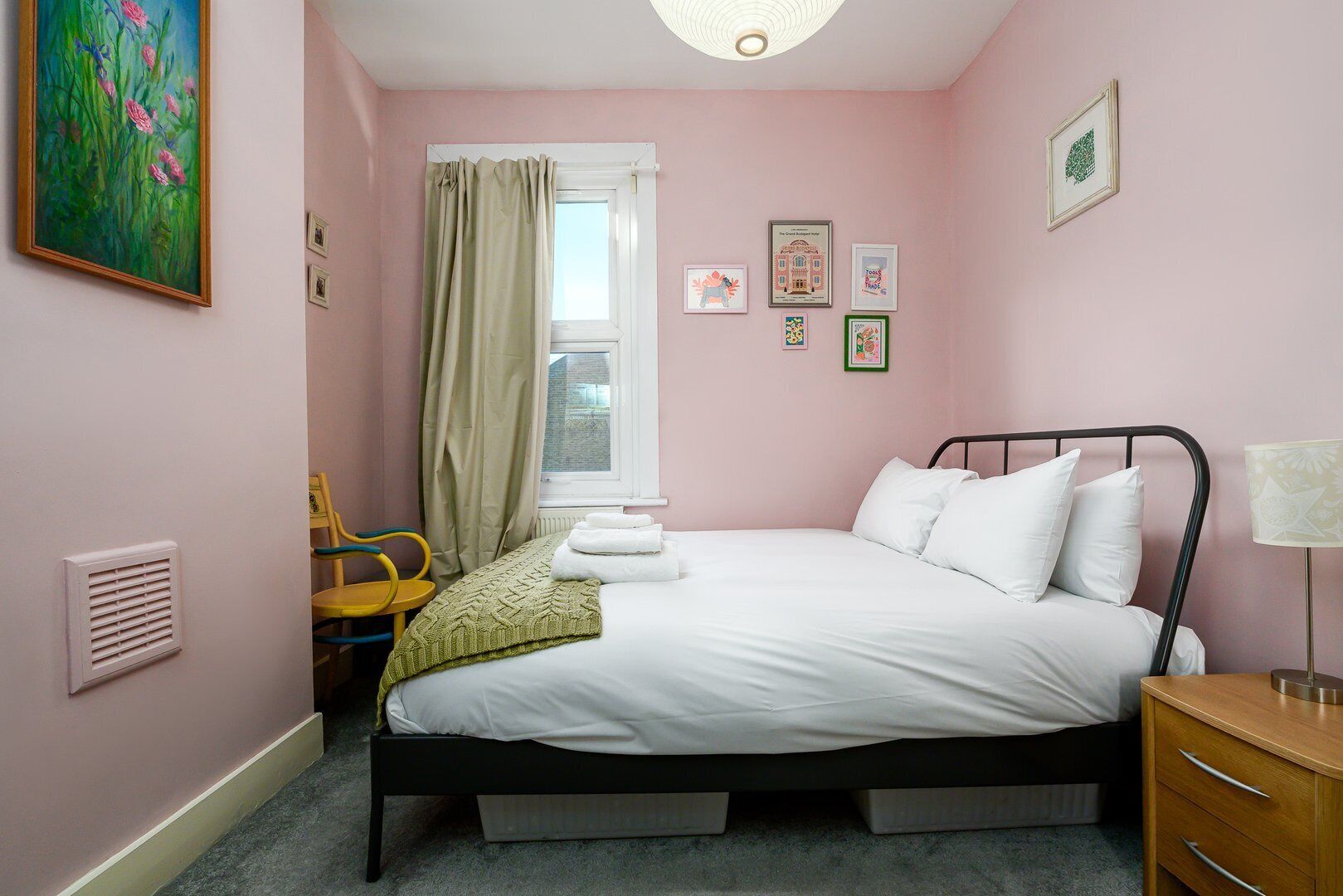 Iron/ironing board, Internet, bed sheets