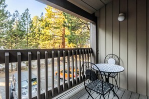 Outdoor dining - Modern Mountain Condo Steps from Town 642 (Mammoth Lakes)