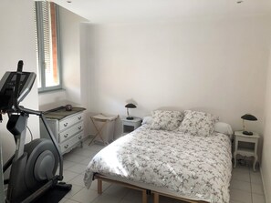 Bügeleisen/Bügelbrett, WLAN, Bettwäsche