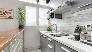 Fridge, microwave, coffee/tea maker, toaster