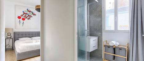 Fer et planche à repasser, Wi-Fi, draps fournis