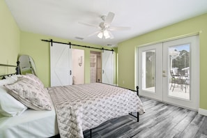 Een strijkplank/strijkijzer, gratis wifi, beddengoed