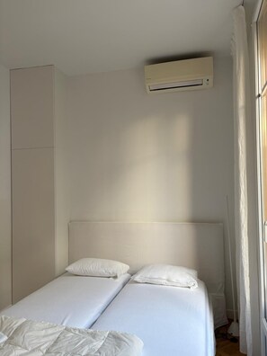 1 bedroom, iron/ironing board, WiFi, bed sheets - Bright Studio in Carré d'Or, Beach & City at your doorstep! (Nizza)