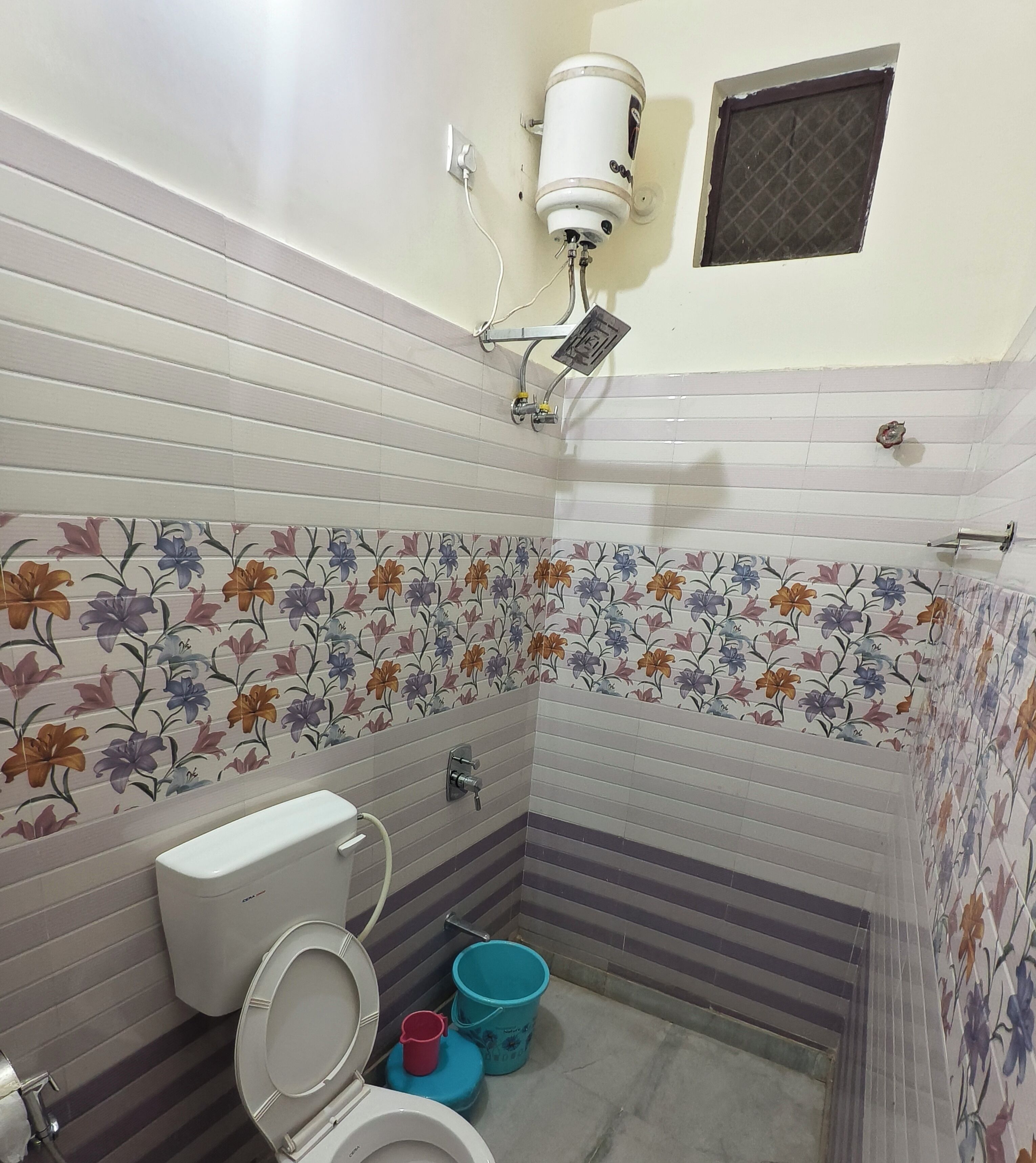 Combined shower/tub, hair dryer, towels, soap