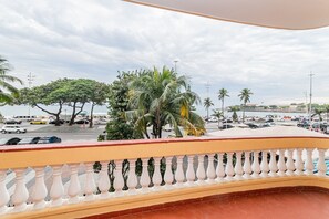 Property grounds - 4bdrs, Balcony w/ Sea View, and Garagea 3730/201 (Rio de Janeiro)