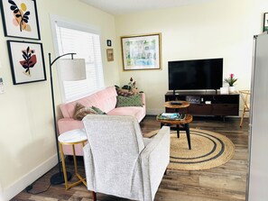 Deluxe Cottage, Patio | Living area