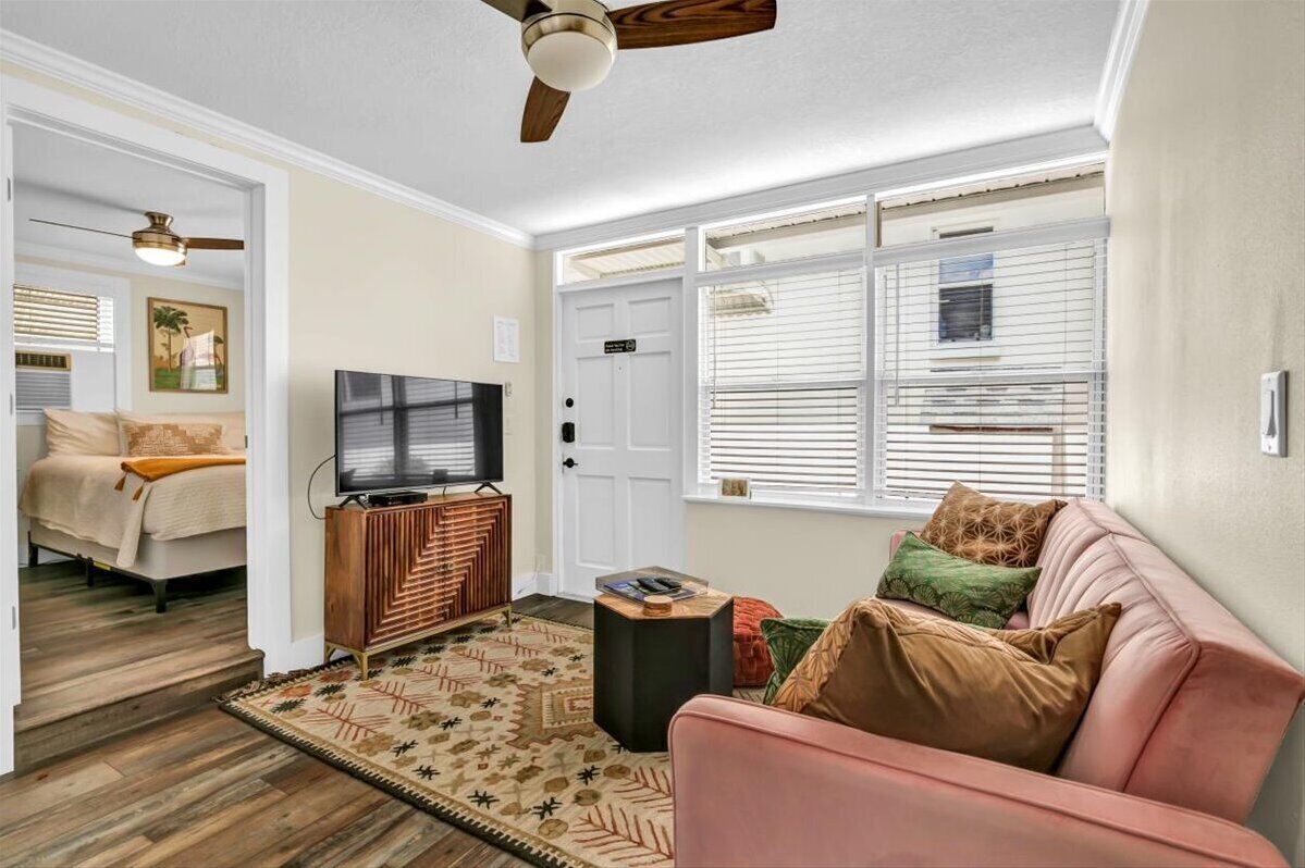 Deluxe Suite, Non Smoking | Iron/ironing board, free WiFi