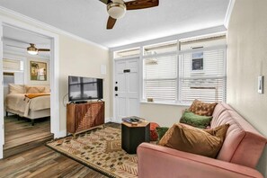 Suite Deluxe, non fumatori | Ferro/asse da stiro, Wi-Fi gratuito