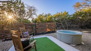 Tina de hidromasaje al aire libre