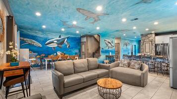 Smart TV, futbolito y libros