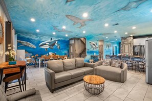 Smart TV, futbolito y libros 