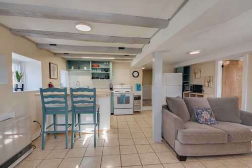 Cute & Cozy Pet Friendly 1BR w/ Fenced Yard, Firepit & Gardens