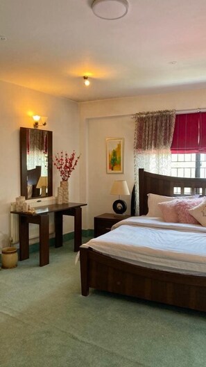 Phòng đôi Deluxe, quang cảnh núi | Phòng cách âm, bàn ủi/dụng cụ ủi quần áo 