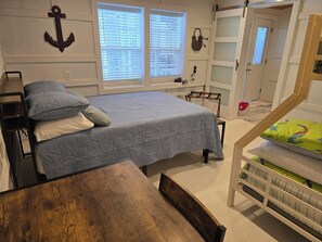 3 habitaciones, escritorio, tabla de planchar con plancha y wifi gratis 