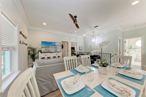 Dining - Anna Maria Beach House (Holmes Beach)