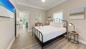 3 habitaciones, tabla de planchar con plancha y ropa de cama 