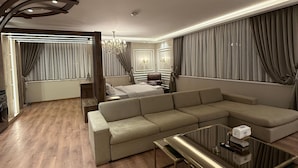 Living room - JRE Amazing Rooftop-studio at Abdoun 702 (Amman)