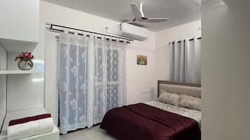 5 Schlafzimmer, Bügeleisen/Bügelbrett, kostenloses WLAN, Bettwäsche