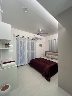 5 bedrooms, iron/ironing board, free WiFi, bed sheets