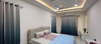 Luxury 4BHK Villa Near Airport - Family & Business