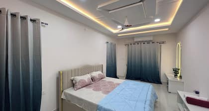 Luxury 4BHK Villa Near Airport - Family & Business