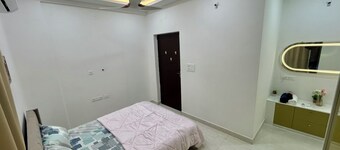 Luxury 4BHK Villa Near Airport - Family & Business