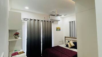 Iron/ironing board, internet, bed sheets