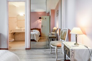 1 bedroom, WiFi, bed sheets - Mas de Bouvau: Room 3 Rosa, Wi-Fi and Air Conditioning (Violès)