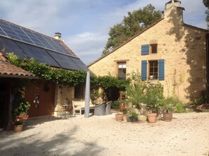 Exterior - Le Moulin Bas Vraie Guest Room with Private Pool, Wi-Fi, and Air Conditioning (Loubejac)