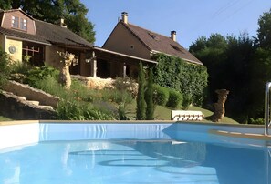 Pool - Le Moulin Bas Vraie Guest Room with Private Pool, Wi-Fi, and Air Conditioning (Loubejac)