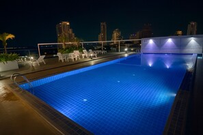 Pool - Cozy 2 Bedroom Condo in Pratumnak (Muang Pattaya)
