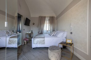 In-room safe, desk, iron/ironing board, free WiFi