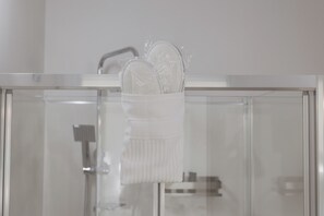 Bathroom amenities - Comfort and style in commercial area (Vercelli)