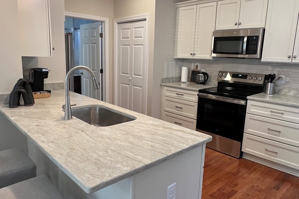 Fully equipped kitchen with breakfast bar and table and chairs